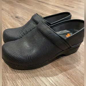 Black sparkle dots Danskos xp size 37 or 7 women’s